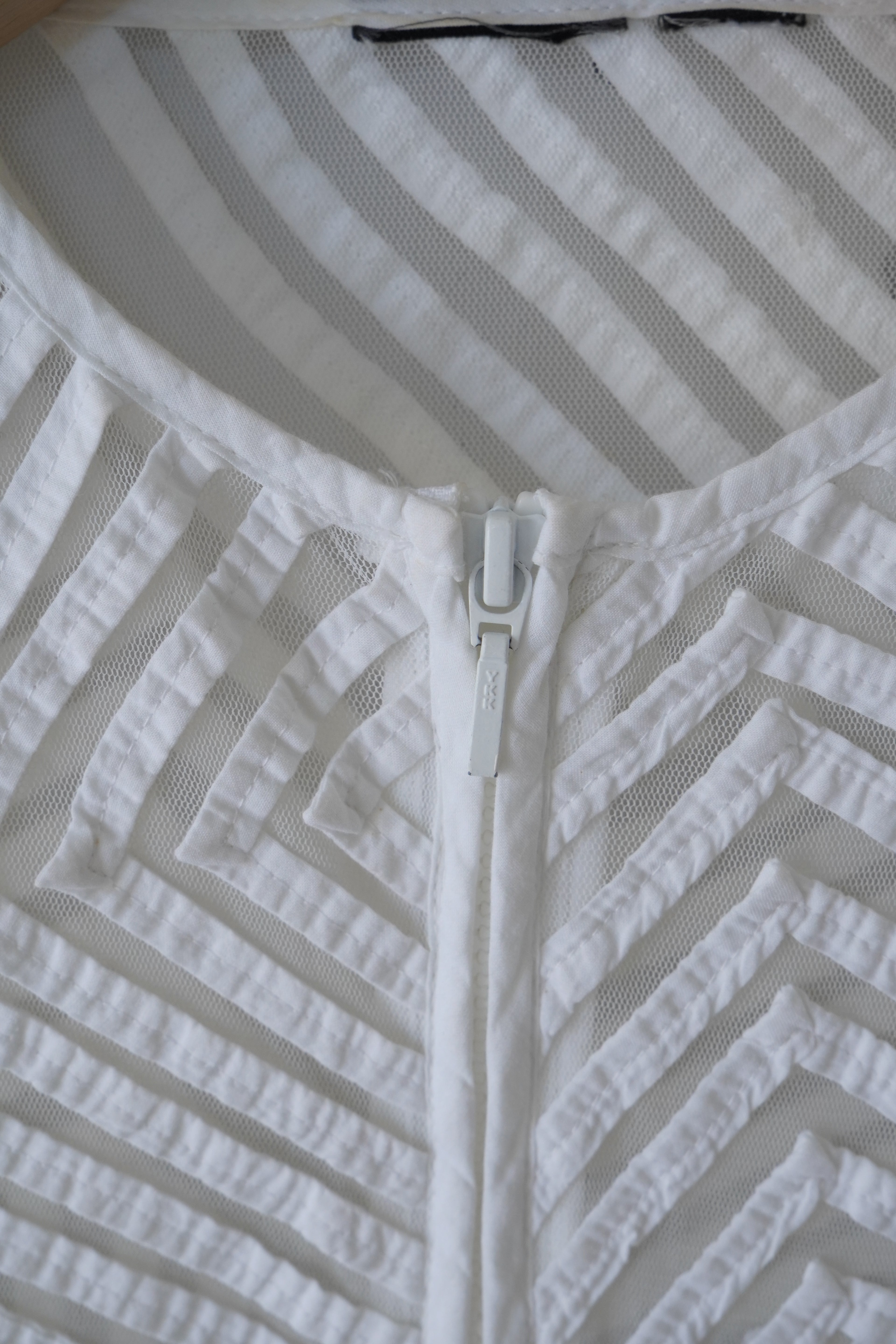 sheer design zipper blouson