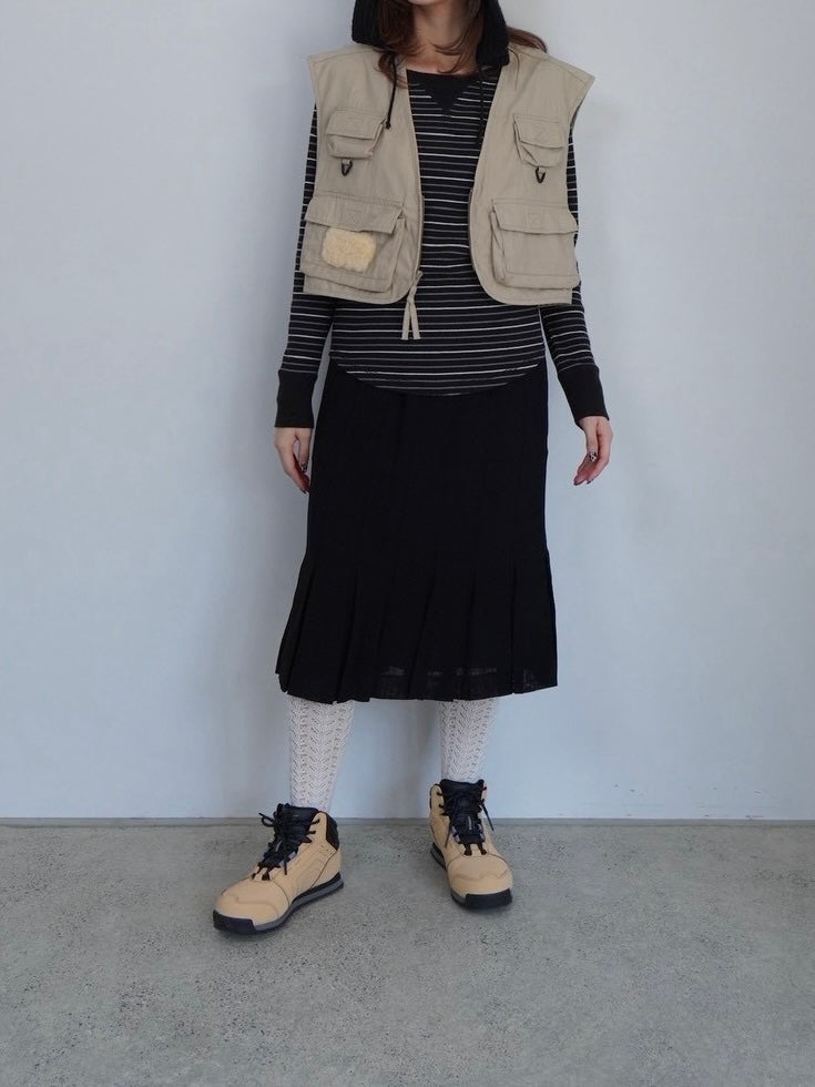 black pleats skirt