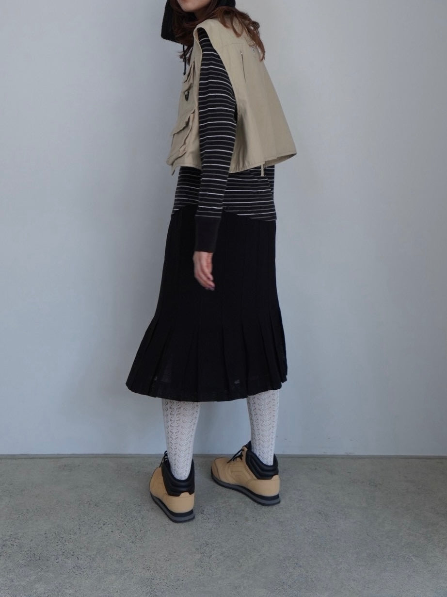 black pleats skirt