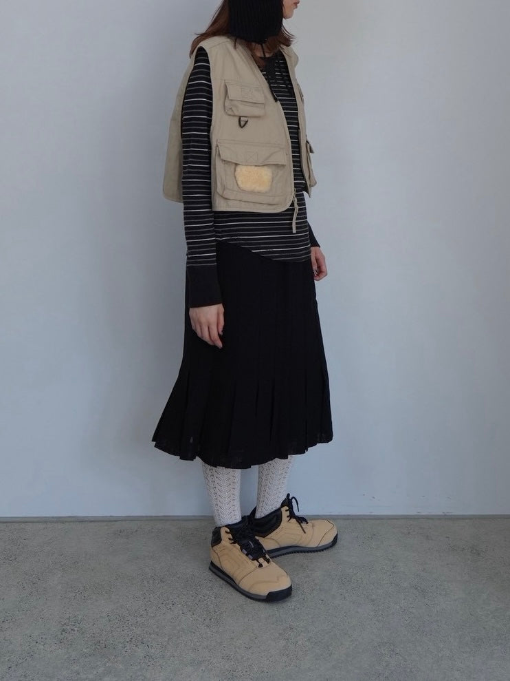 black pleats skirt