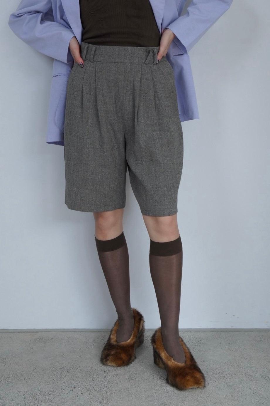 gray short pants