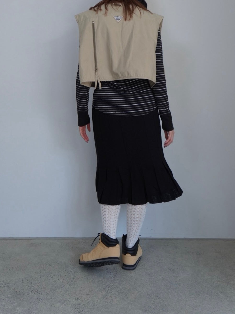 black pleats skirt