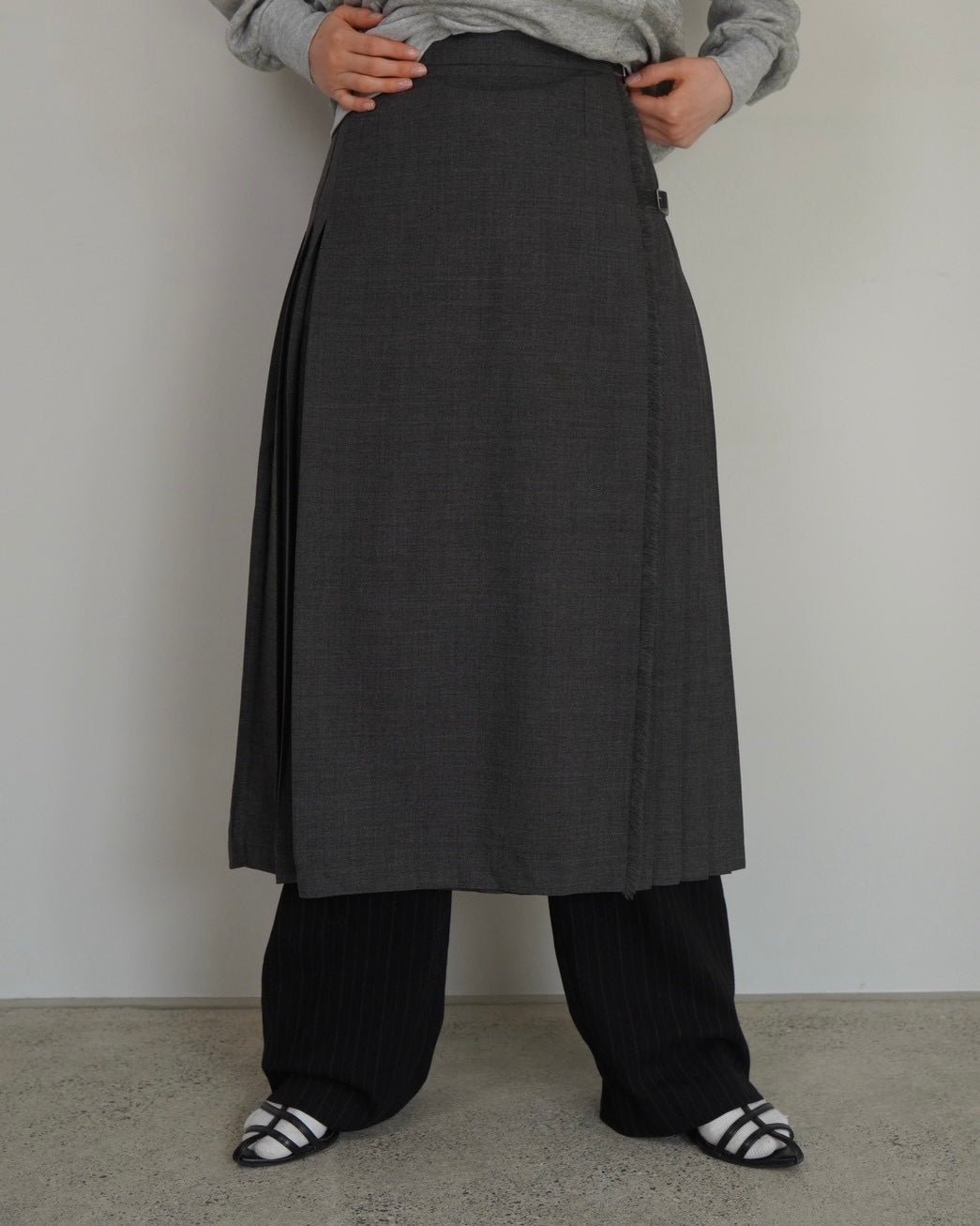 pleats wrap skirt