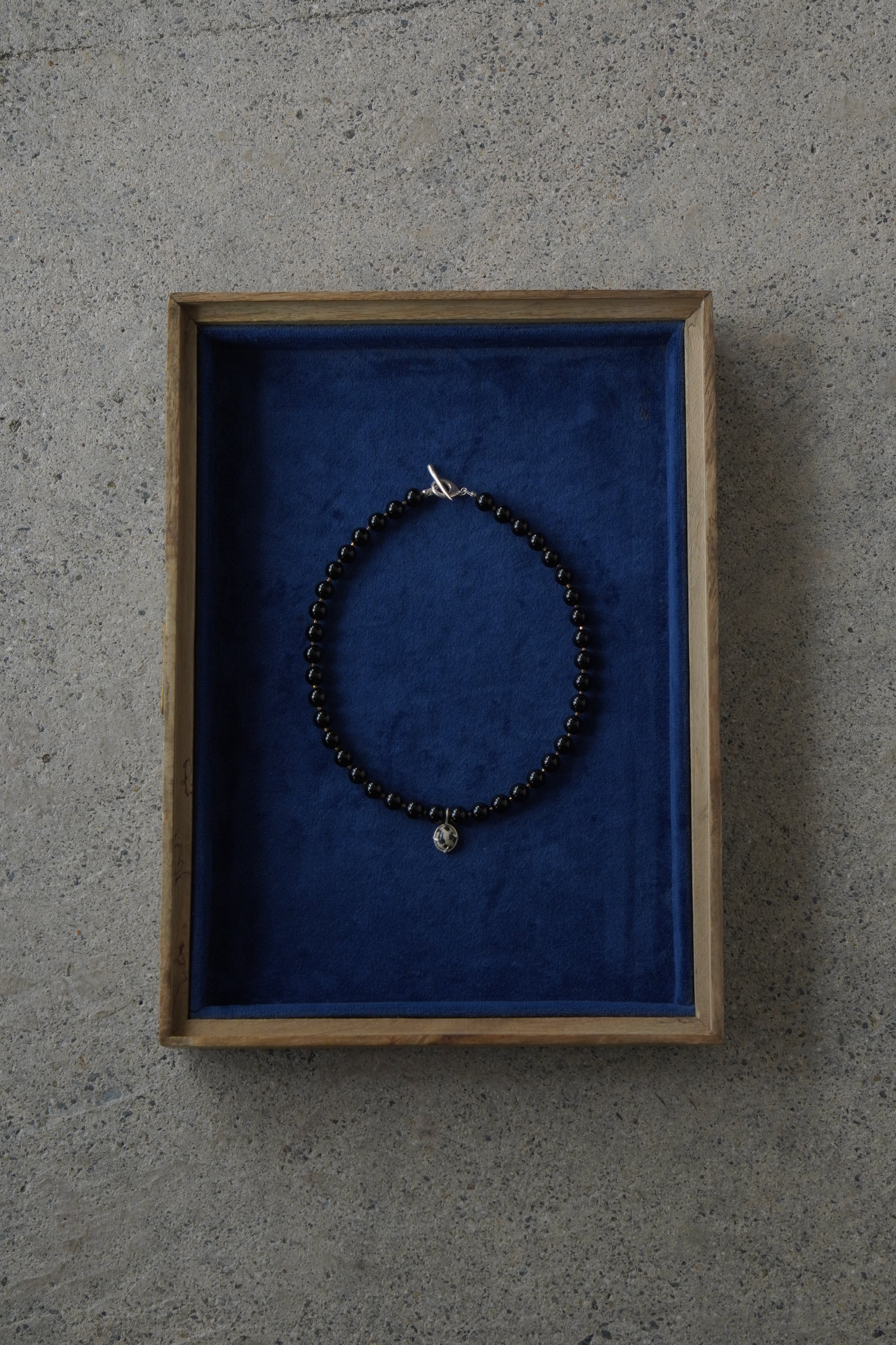 Hesitation "Onyx" necklace