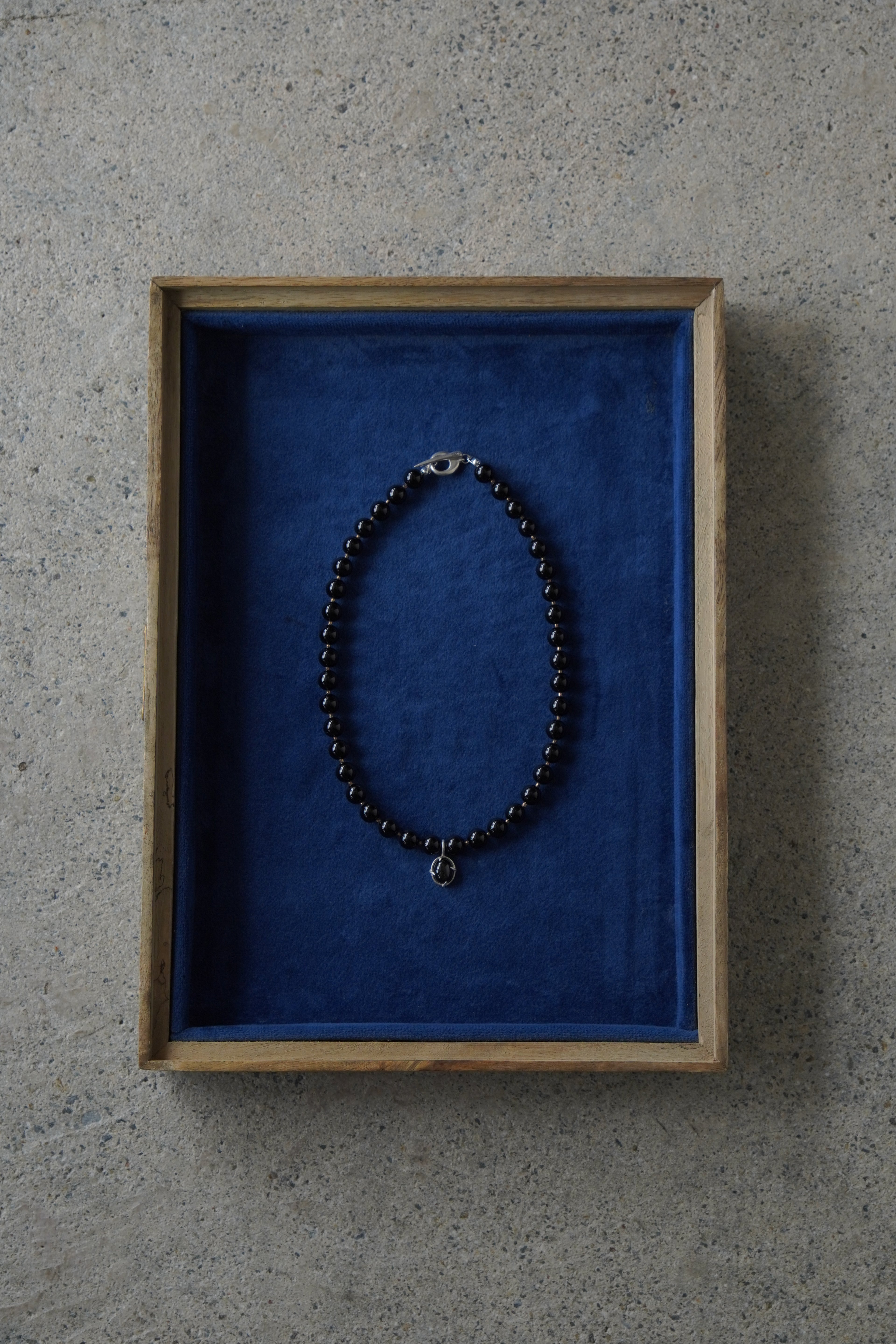 Hesitation "Onyx" necklace
