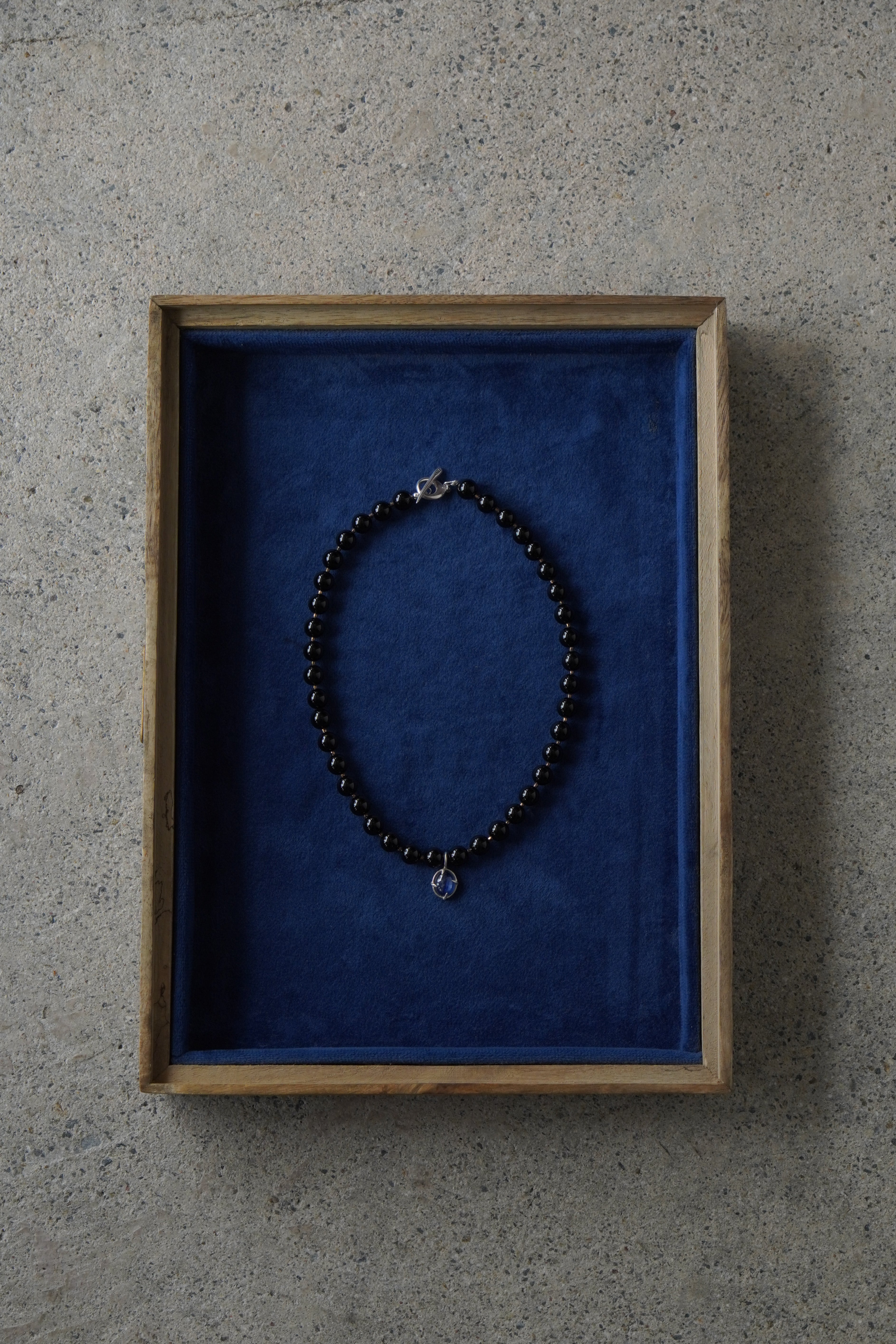 Hesitation "Onyx" necklace