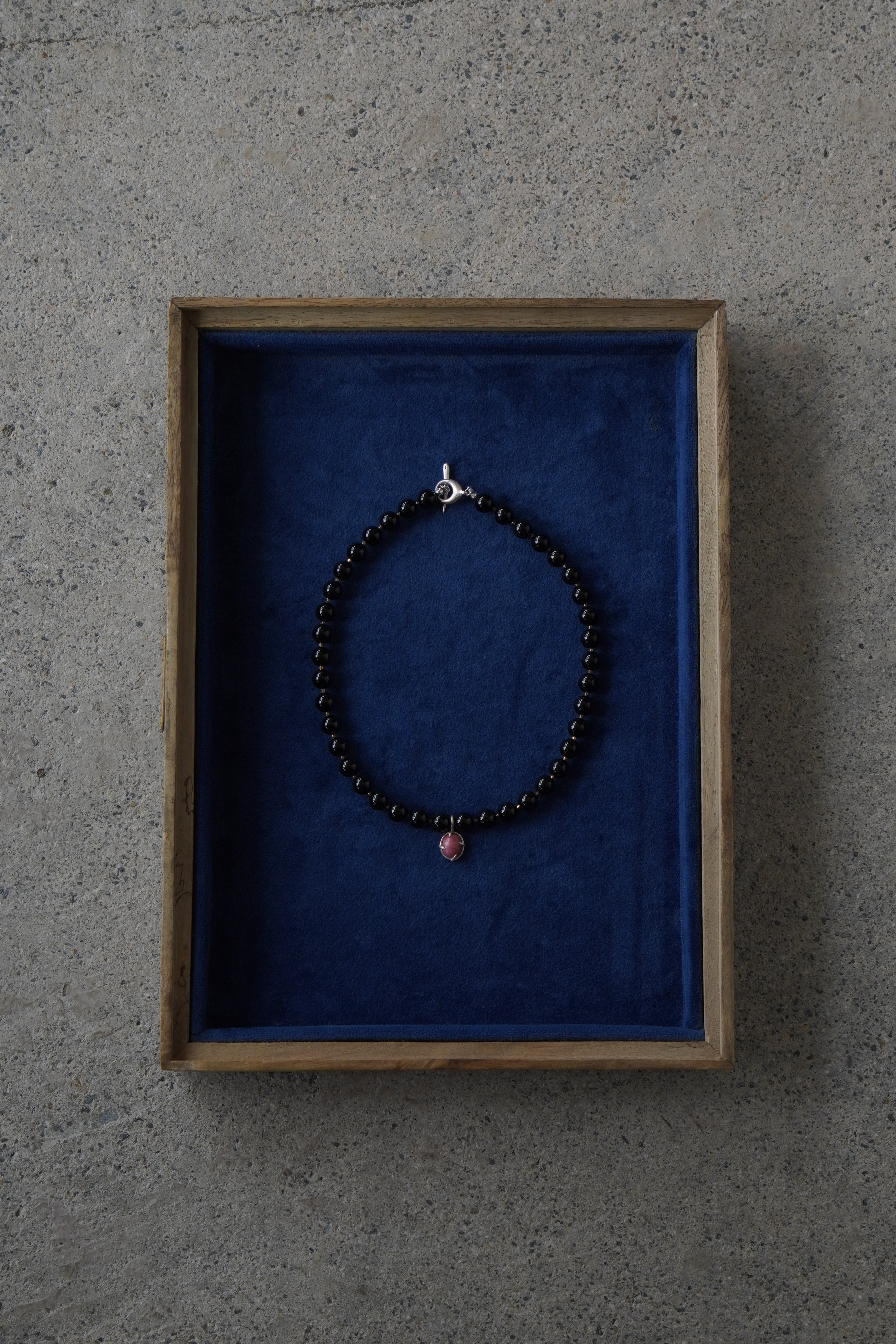 Hesitation "Onyx" necklace