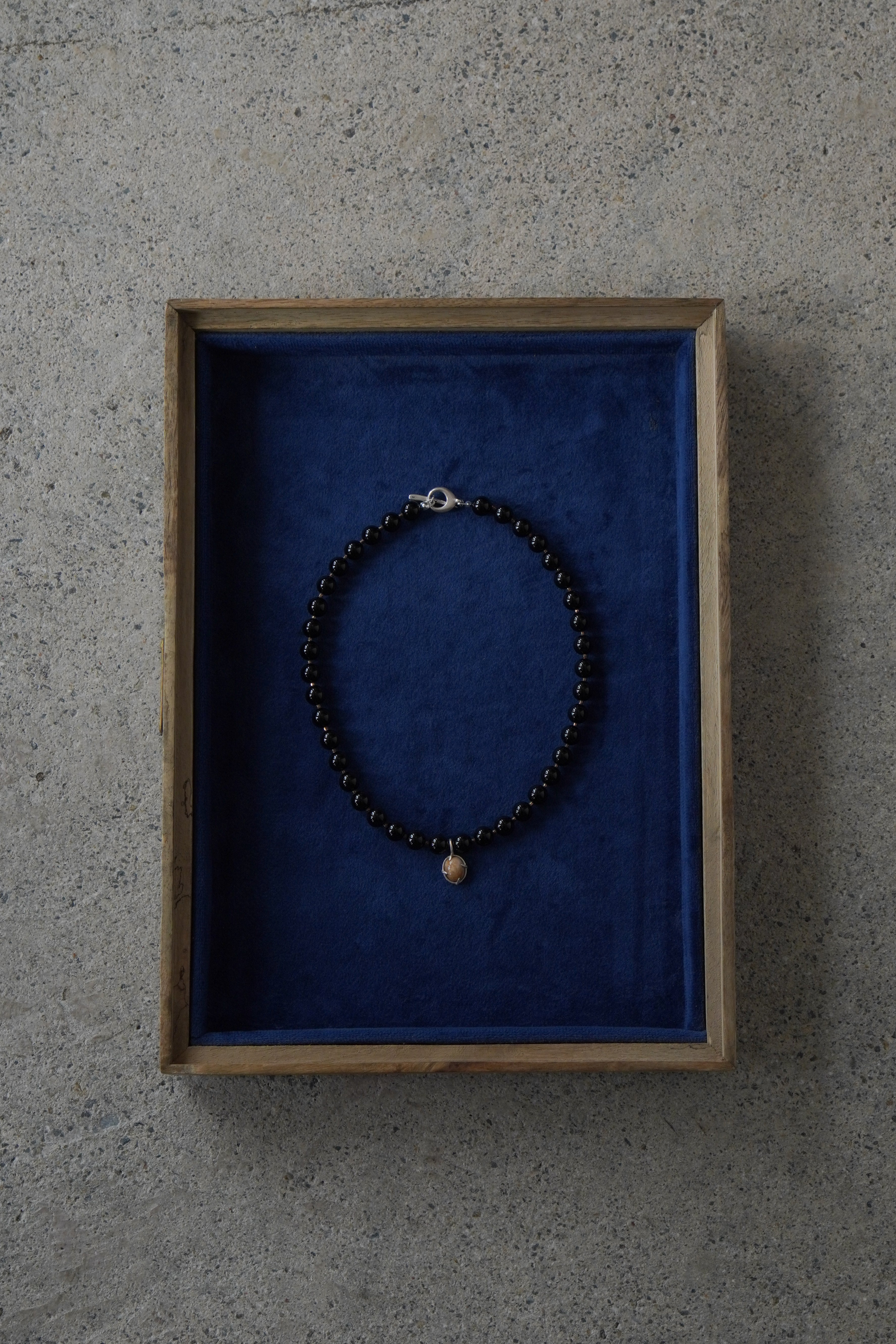 Hesitation "Onyx" necklace
