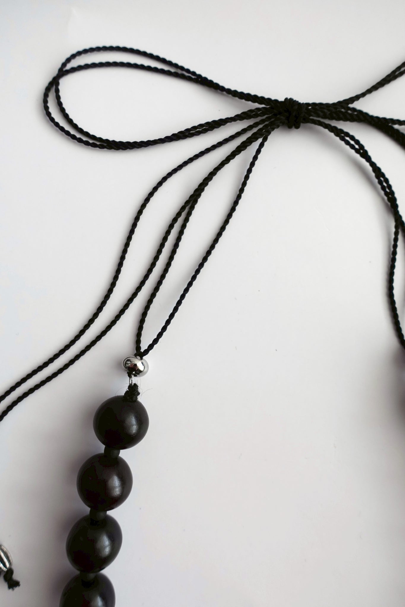 EBONY AND SILKCORD NECKLACE