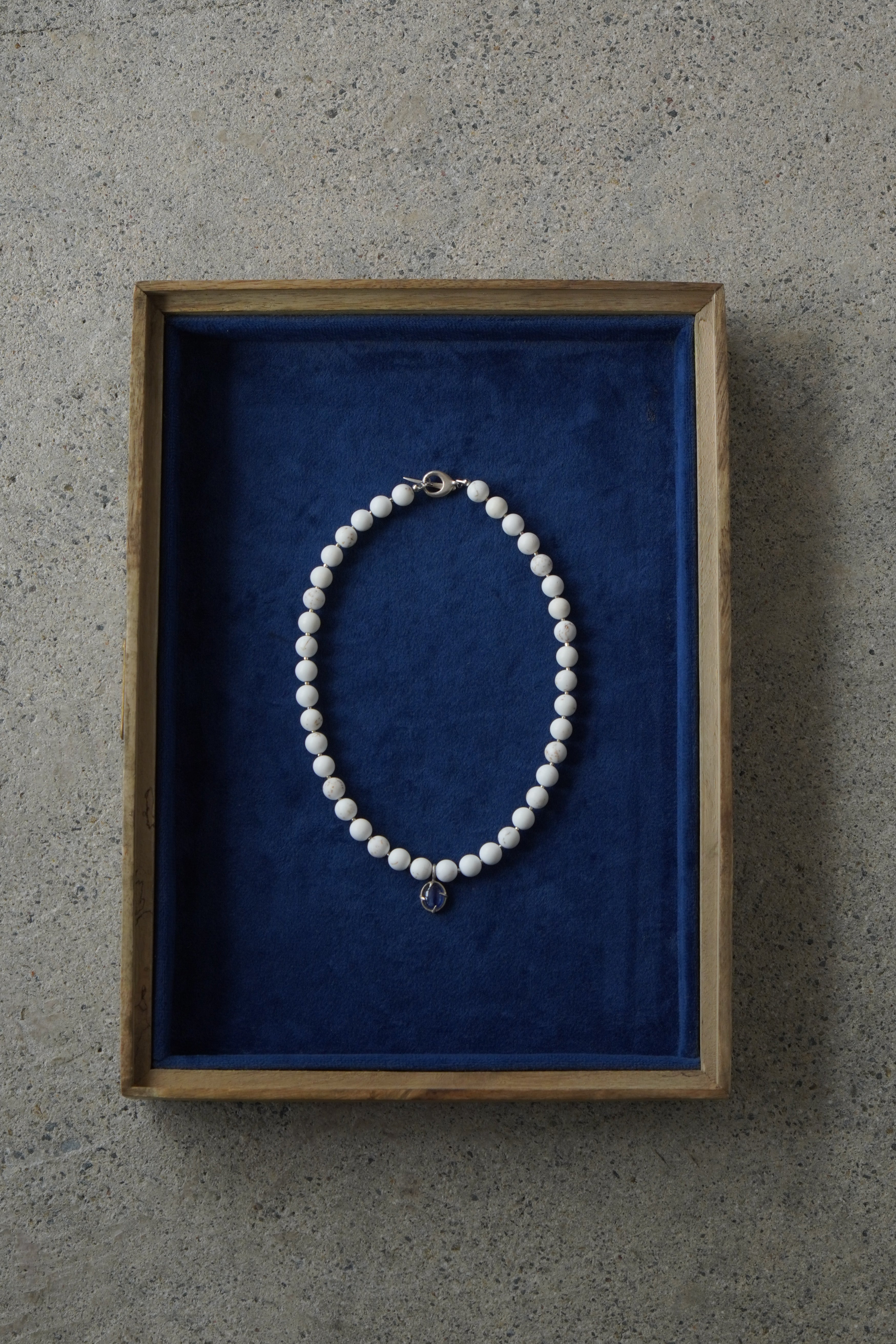 Hesitation "Magnesite" necklace